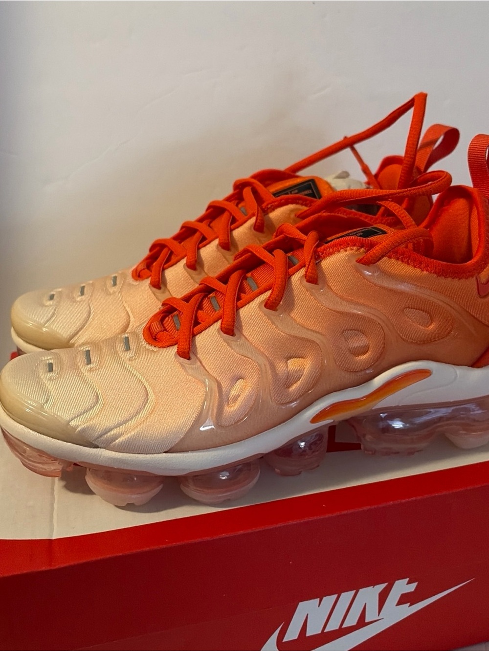 Nike AIR VAPORMAX PLUS GUAVA ICE - RUSH ORANGE- Women’s SZ 7 [DQ8588-800] NIB - Picture 4 of 7